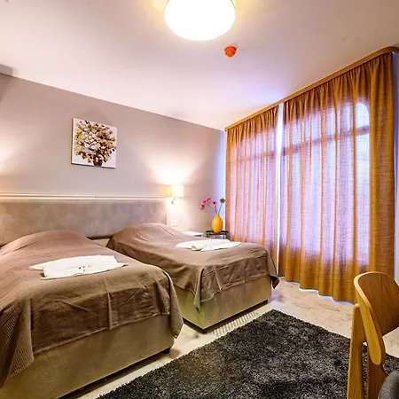 Antique Boutique 3*