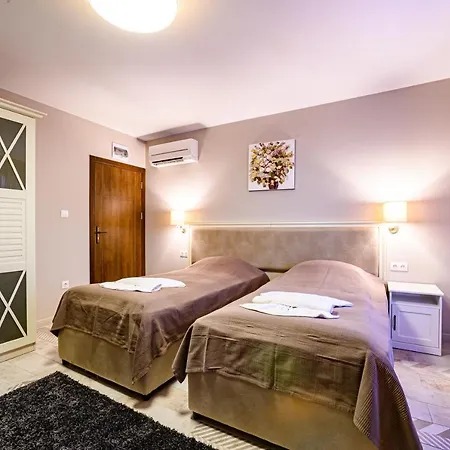 Antique Boutique 3*