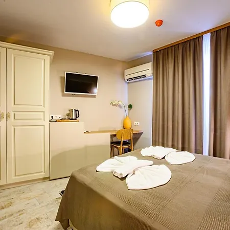 Antique Boutique 3*